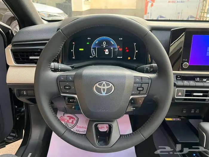 تويوتا كامري LE هايبرد 2025 فتحة بانوراما 5