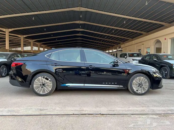 تويوتا كامري LE هايبرد 2025 فتحة بانوراما 2