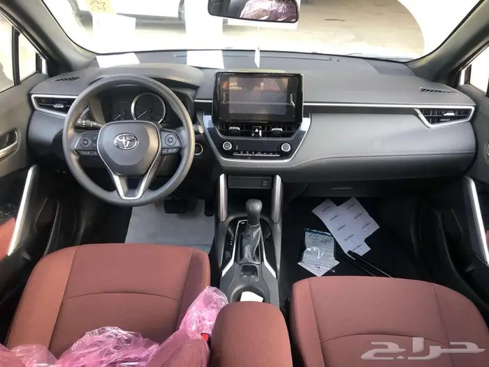 تويوتا كرولا كروس XLE هايبرد 2025 فضي بأقل سعر 8