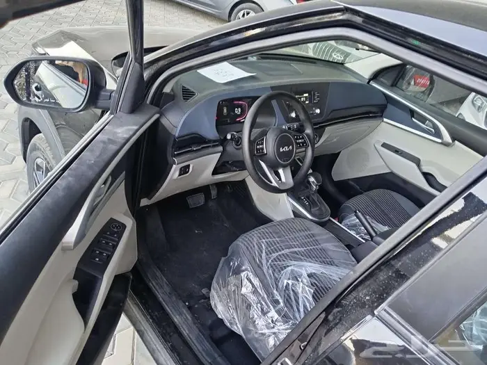 كيا كارينز نص فل موديل 2025 (7 مقاعد) 2