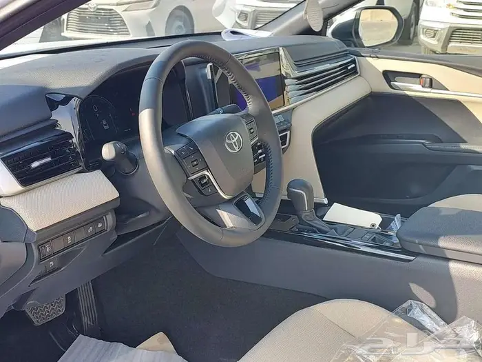 تويوتا كامرى LE بنزين موديل 2025 3