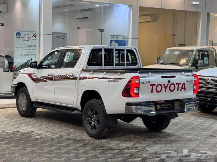 هايلوكس بريمي بنزين دبل فل كامل مفتاح 2025 18