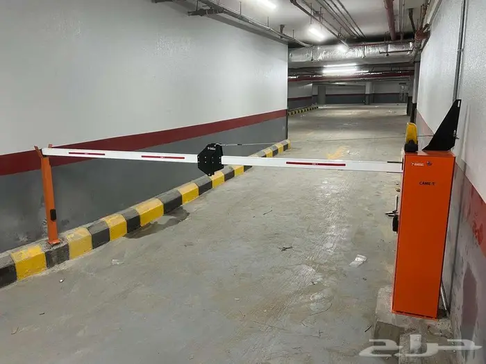 ذراع امني للتحكم في دخول وخروج السيارات من الموقف 2