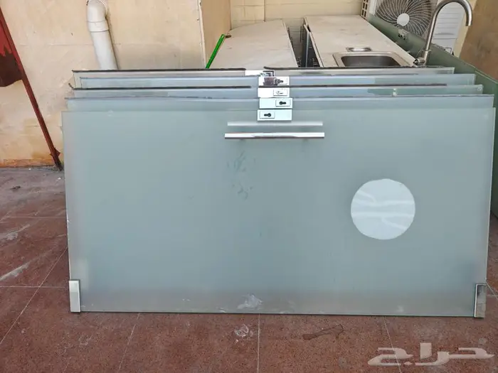 أبواب زجاج مرملة صالحة للمكاتب و شبه جديدة 0