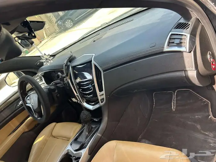 كاد يلاك جيب srx 2015 بحالة ممتازة 2