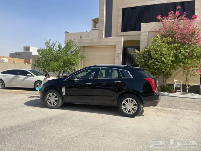 كاد يلاك جيب srx 2015 بحالة ممتازة 3