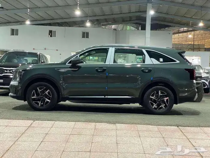 كيا سورينتو موديل 2024 ستاندر هايبرد 11