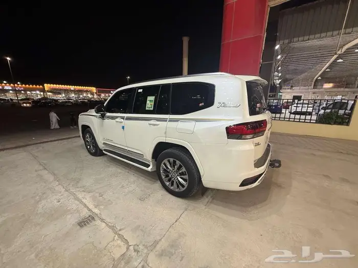لاندكروزر 2024 GXR-L5 فل كامل سعودى ممشى 48500 الف 15