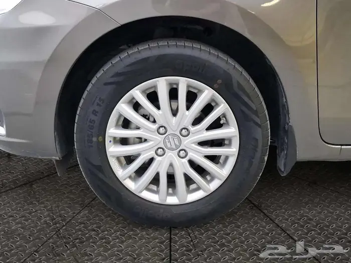 سوزوكي ديزاير GL 2024 3