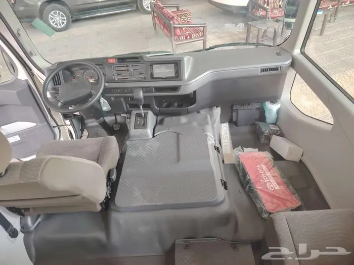 تويوتا باص كوستر 2025 بنزين 2.7 قير عادي 20 راكب COASTER 17