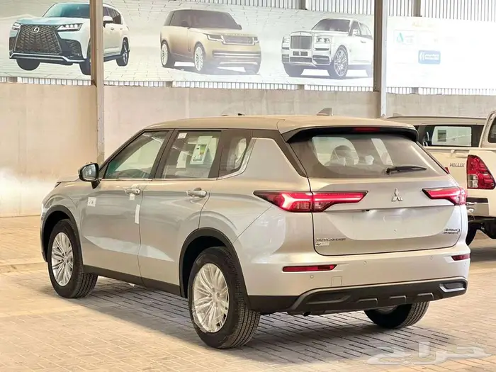 ميتسوبيشي اوتلاندر بدون دبل 5 مقاعد 2025 20