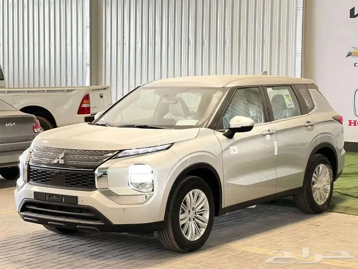 ميتسوبيشي اوتلاندر بدون دبل 5 مقاعد 2025 1