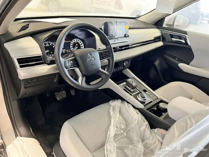 ميتسوبيشي اوتلاندر بدون دبل 5 مقاعد 2025 6