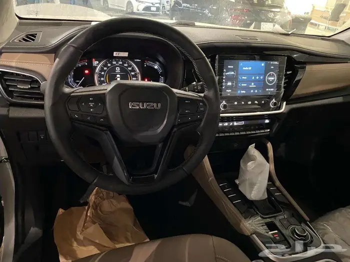 ايسوزو جيب أم يو أكس 2025 - أقل سعر 4