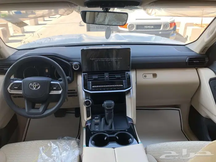 تويوتا لاندكروزر 2025 -L2 بنزين. (- ابيض ) 5