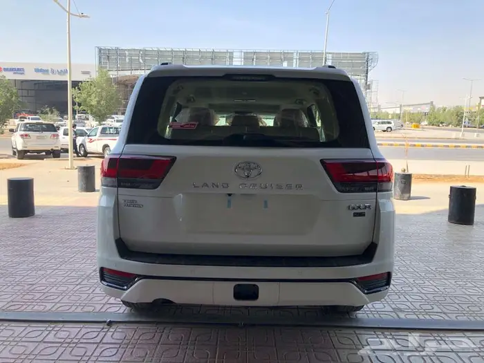 تويوتا لاندكروزر 2025 -L2 بنزين. (- ابيض ) 14