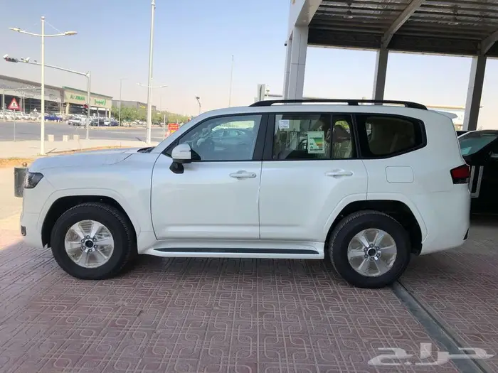 تويوتا لاندكروزر 2025 -L2 بنزين. (- ابيض ) 3