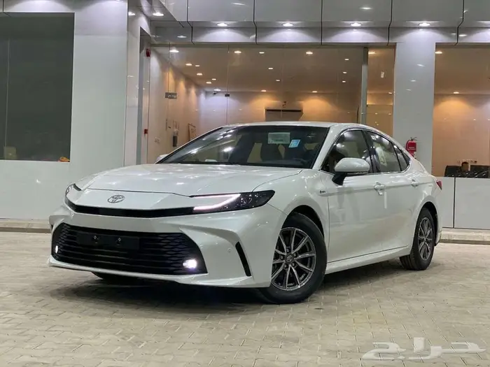 تويوتا كامري E ستاندر هايبرد 2025 8