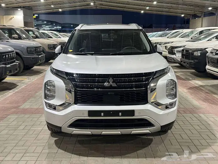 عرض نهاية العام ميتسوبيشي اوتلاندر نص فل موديل 2025 0