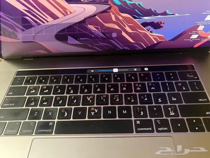 ماك بوك pro تتش بار نظيف مع نظامين ويندوز و IOS 7