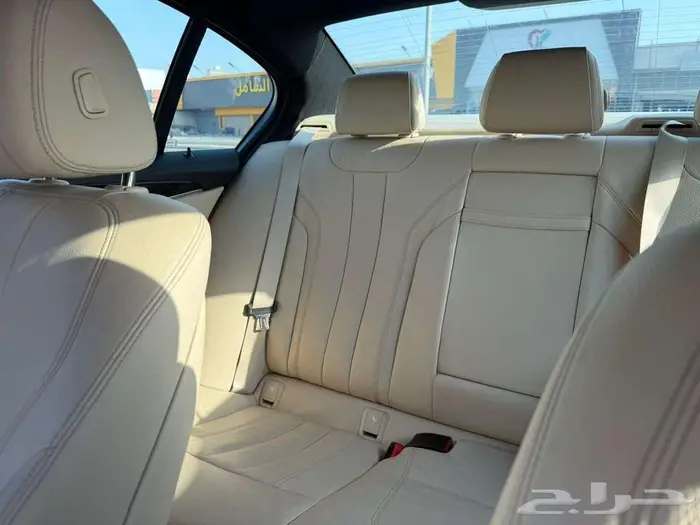 بي أم دبليو الفئة الخامسة 530i 2017 1