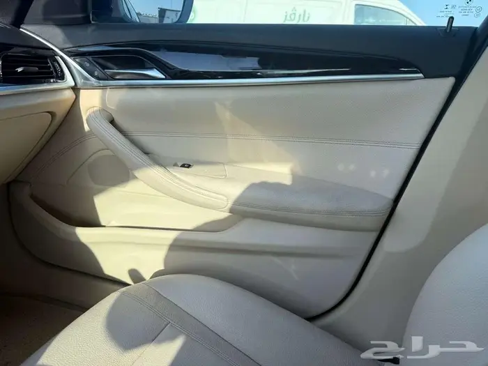 بي أم دبليو الفئة الخامسة 530i 2017 19