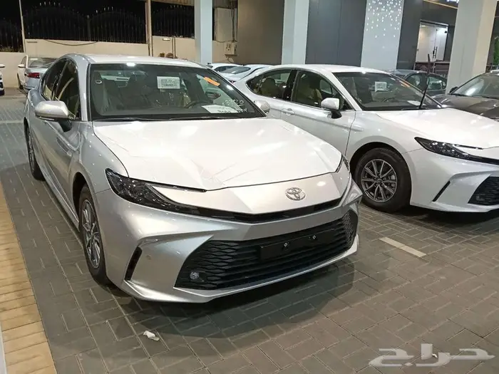 تويوتا كامري E بنزين م 2025 - سعودي اللون فضي 1