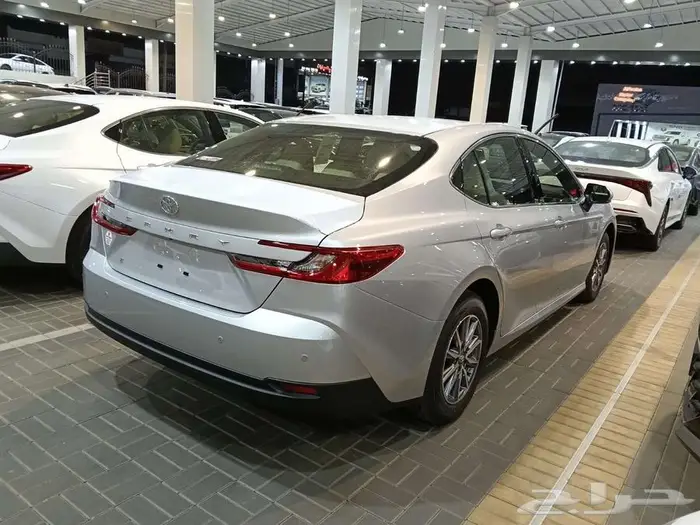 تويوتا كامري E بنزين م 2025 - سعودي اللون فضي 3