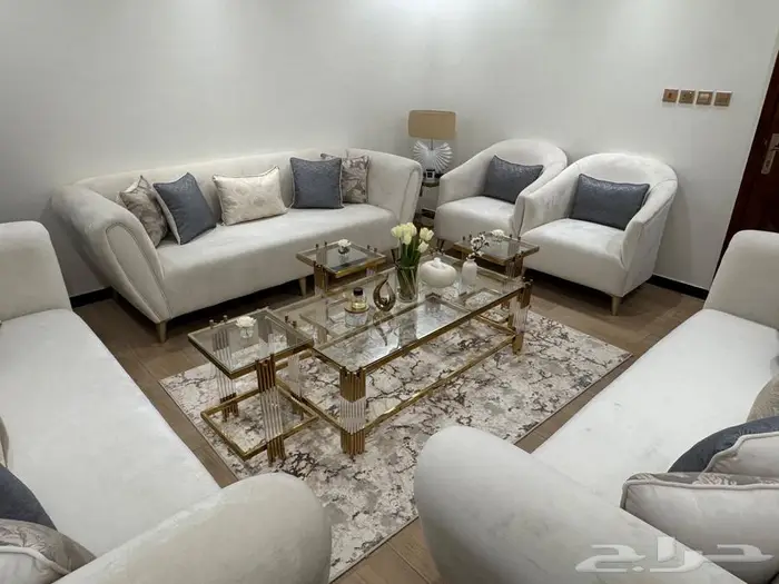 كنب مع طاولات شبة جدديد 4