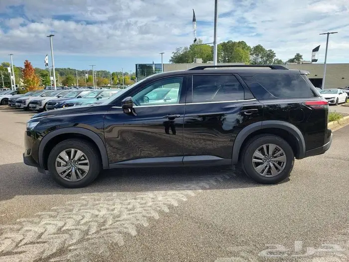 2022 Nissan Pathfinder SV 1