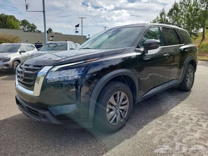2022 Nissan Pathfinder SV 2