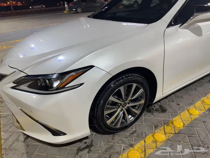 للبيع لكزس ES هايبرد موديل 2021 لون لؤلؤي 2