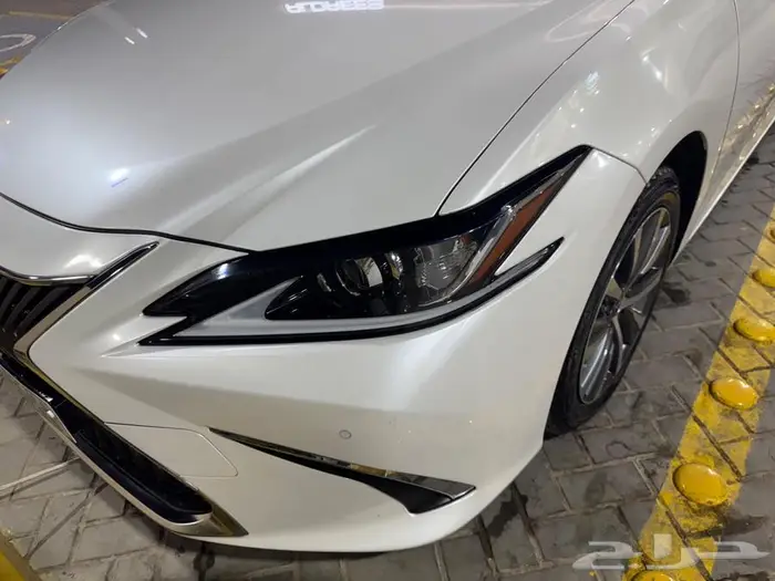 للبيع لكزس ES هايبرد موديل 2021 لون لؤلؤي 1