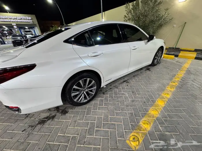 للبيع لكزس ES هايبرد موديل 2021 لون لؤلؤي 0