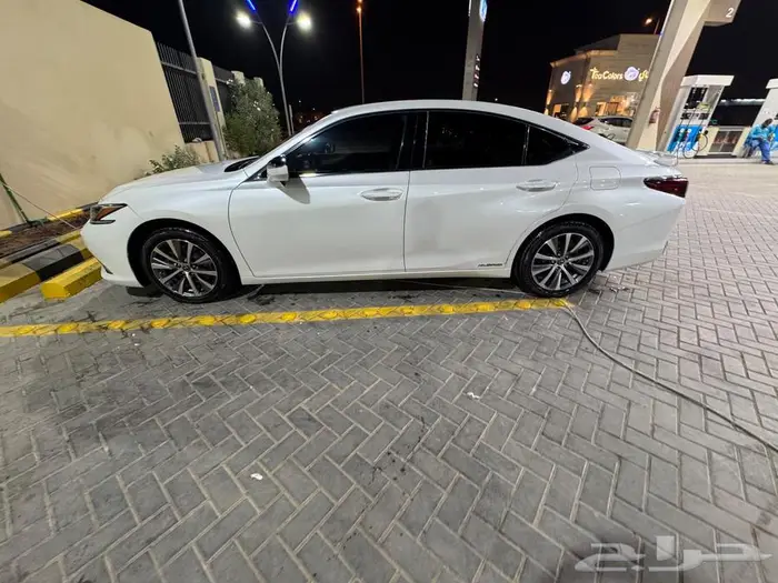 للبيع لكزس ES هايبرد موديل 2021 لون لؤلؤي 10