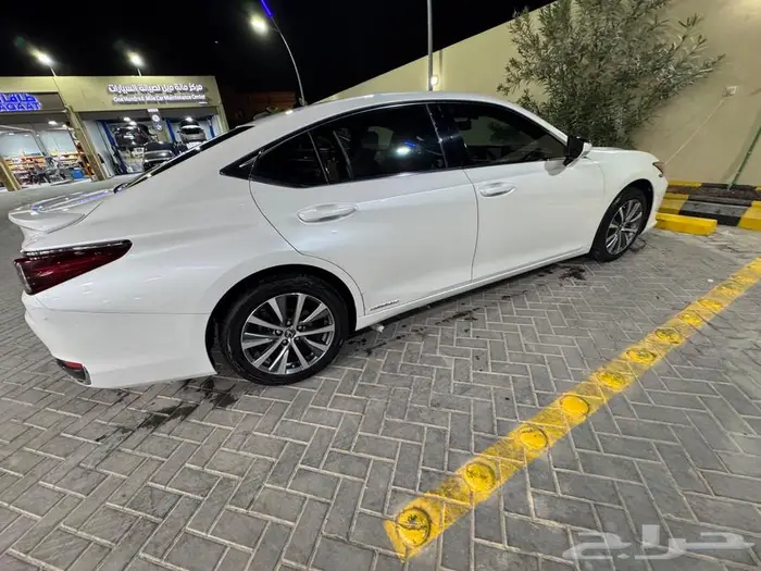 للبيع لكزس ES هايبرد موديل 2021 لون لؤلؤي 7