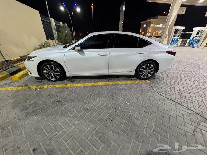 للبيع لكزس ES هايبرد موديل 2021 لون لؤلؤي 9