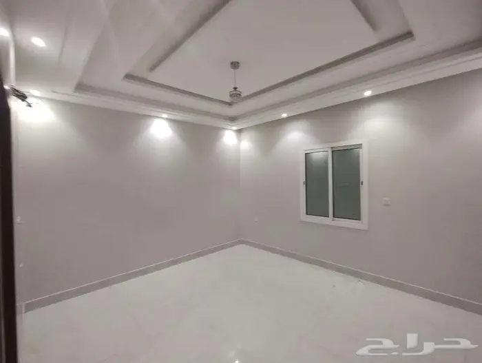 شقة روف للايجار حي الربوة 10