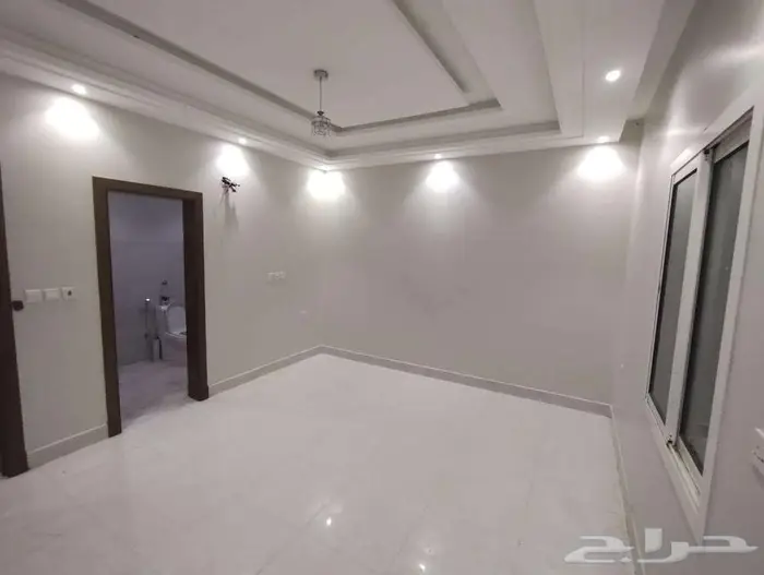 شقة روف للايجار حي الربوة 12