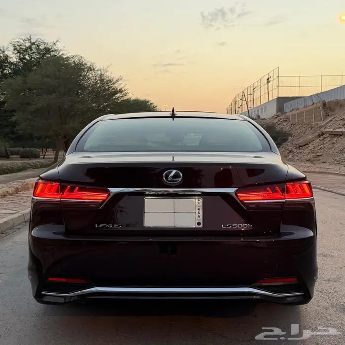 للبيع لكزس LS500H 7