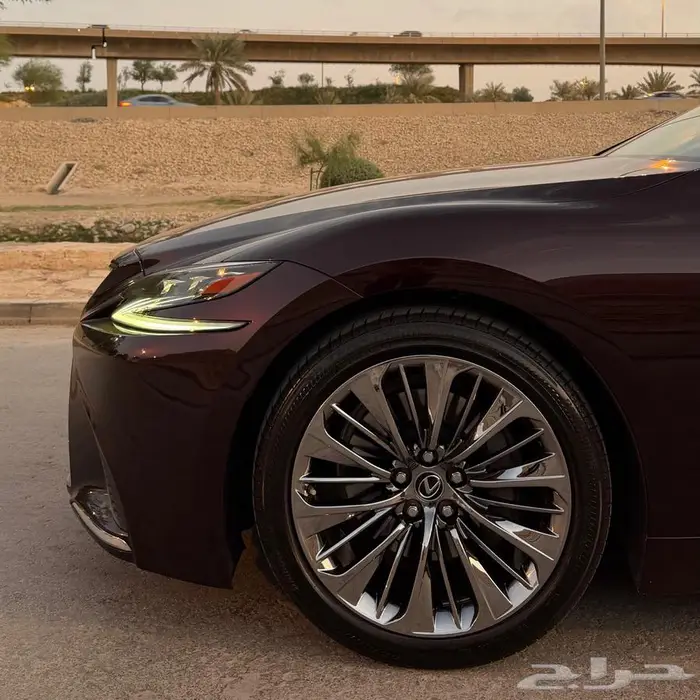 للبيع لكزس LS500H 9