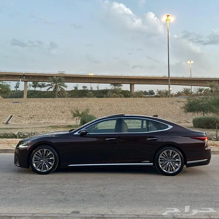للبيع لكزس LS500H 10