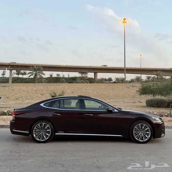 للبيع لكزس LS500H 12