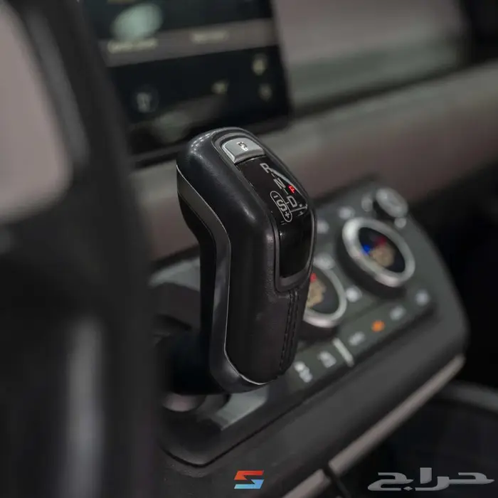 لاند روفر ديفندر 110 SE موديل 2020 7