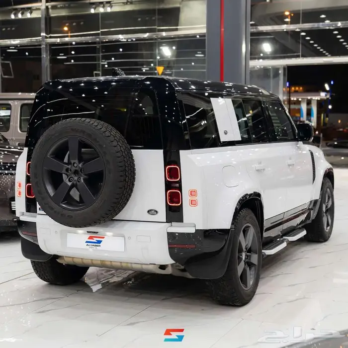 لاند روفر ديفندر 110 SE موديل 2020 3