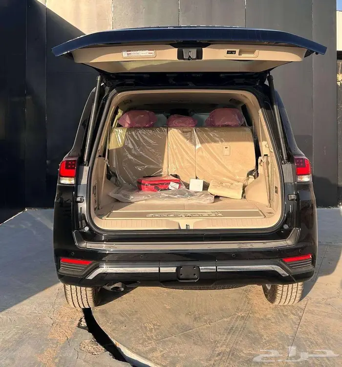 تويوتا لاندكروزر GXR L3 2025 لدى شركة عبدالمجيد الخضر 6