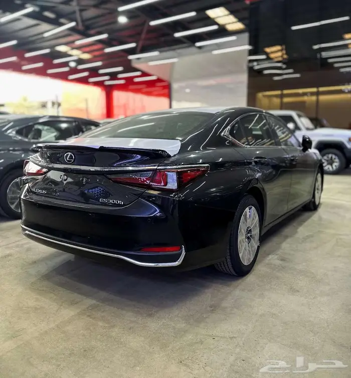 لكزس ES 300 AH هايبرد 2025 3