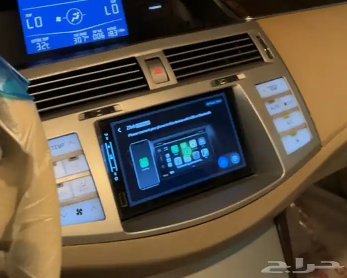 للبيع شاشه مع الديكور افلون من 2006 الى 2010 0