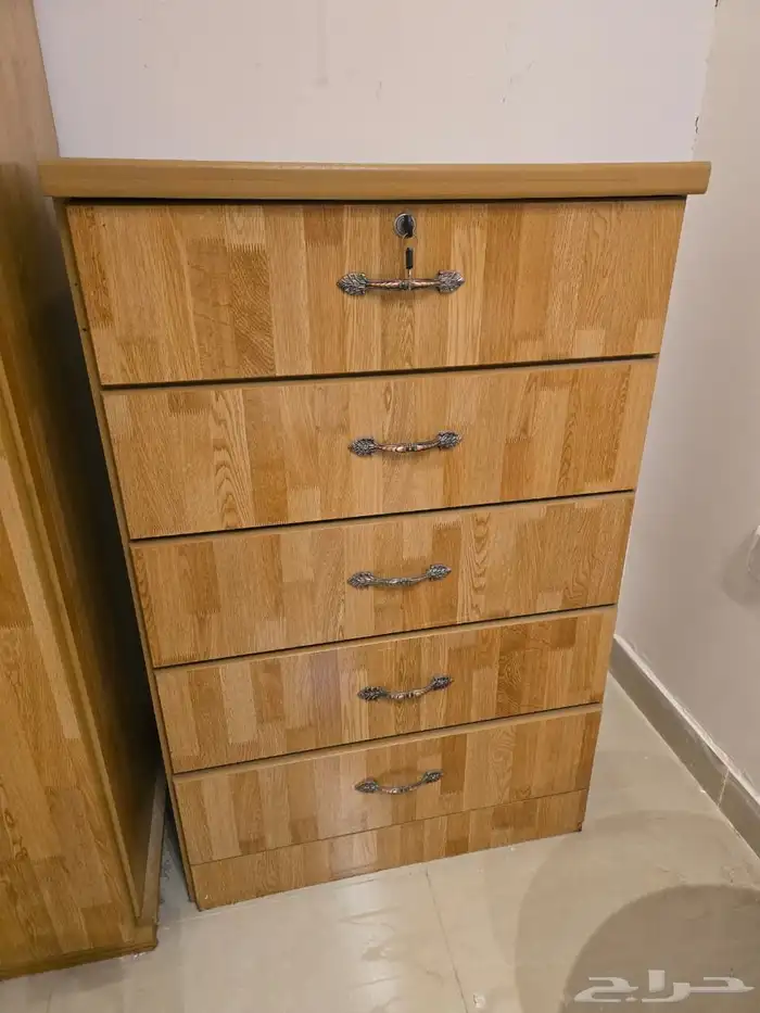 دولاب للبيع 1