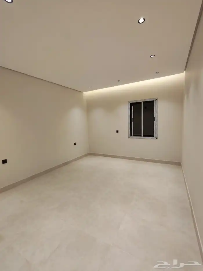 للبيع شقه دور ثاني مع سطح داخلي خاص 14